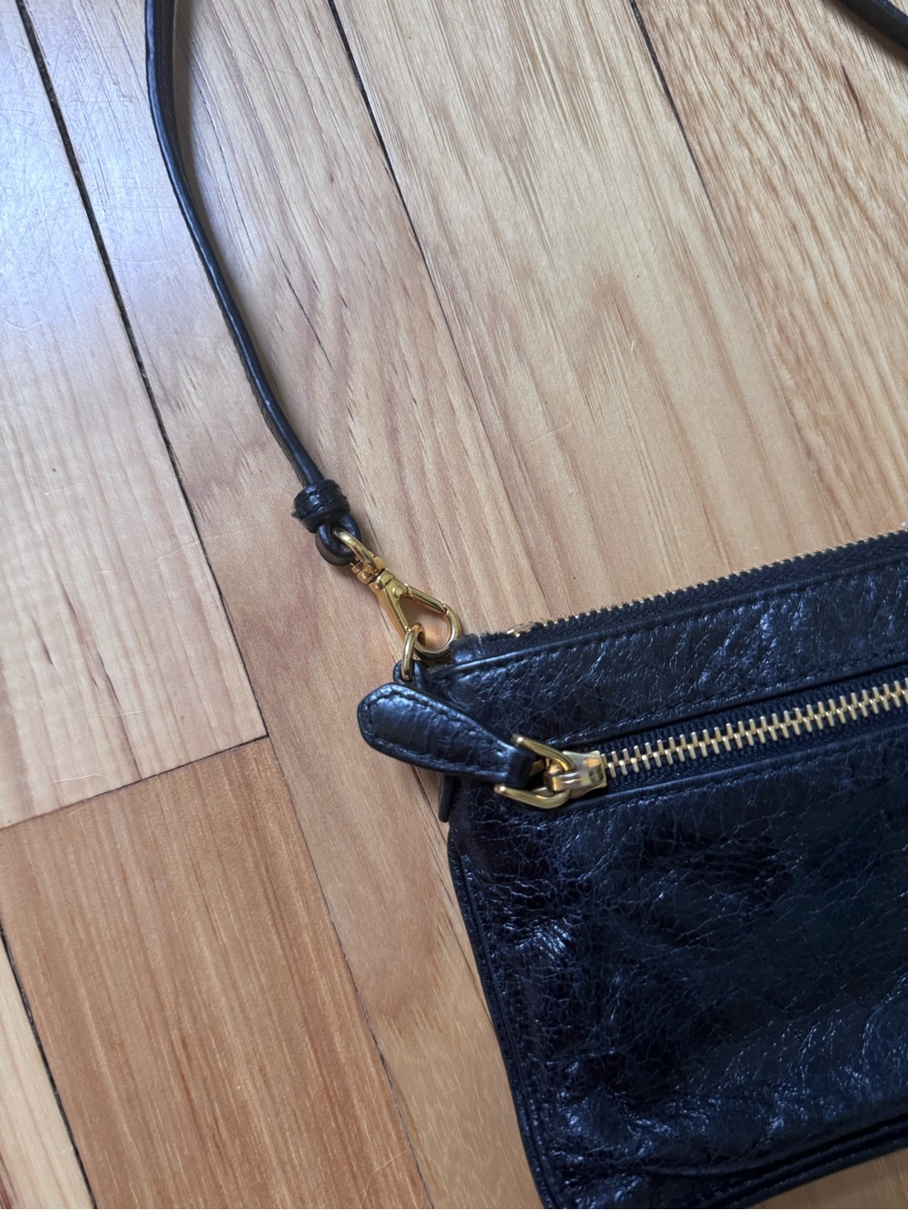 Prada Vitello Shine Purse detachable shoulder strap and gold tone hardware bag - Picture 3 of 8